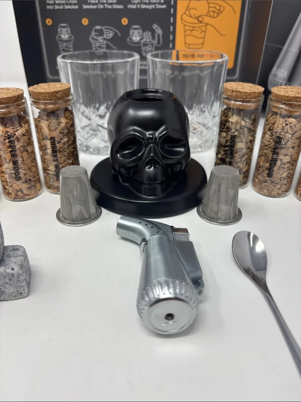 Cocktail Smoking Set with Cork Jars and Metal Smoker